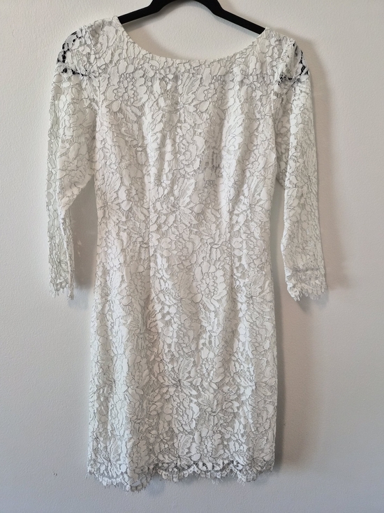 Adrianna Papell Dresses & Skirts - Adrianna Papell White Metallic Lace Sheath Dress Size 2